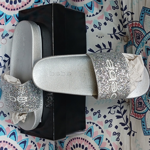 Bebe Fradia Silver Sandals. Size 8 New in box - Picture 1 of 2